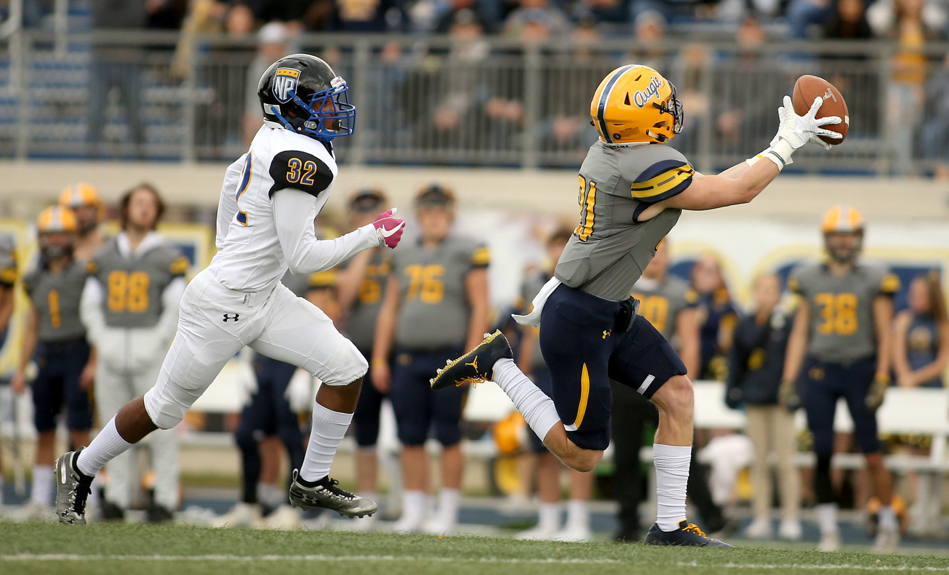 101919-mda-spt-augie-football-002